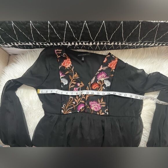 White House black market embroidered black blouse size 12 large zipper pink red - Picture 5 of 11